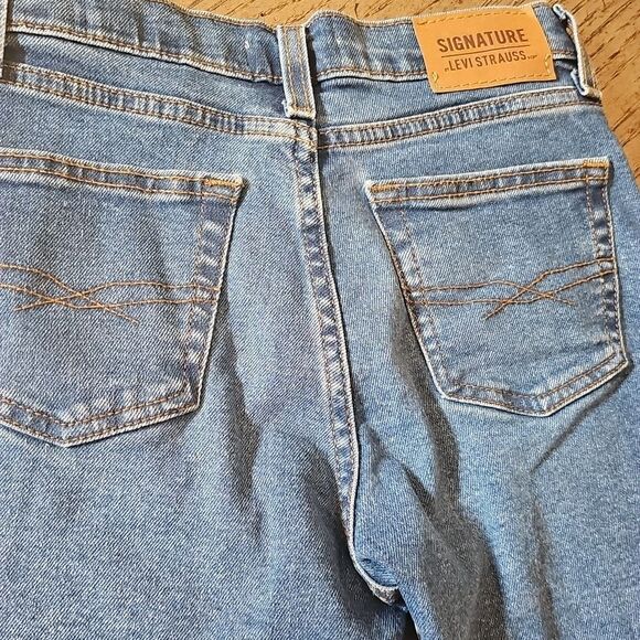 Levi Strauss denim shorts Size 8 - Picture 9 of 10